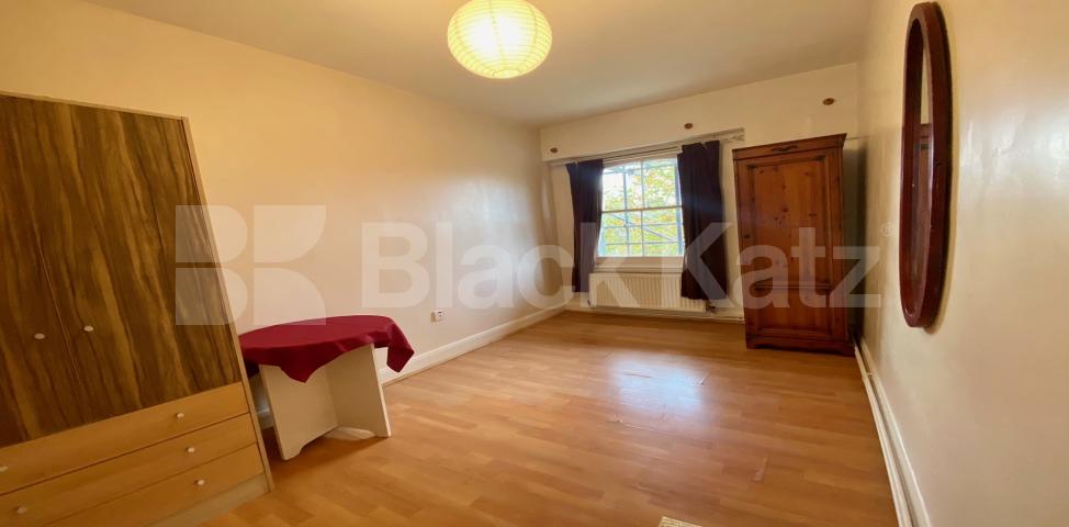 Situated on the top floor of this impressive Victorian house Trafalgar Avenue, Burgess Park